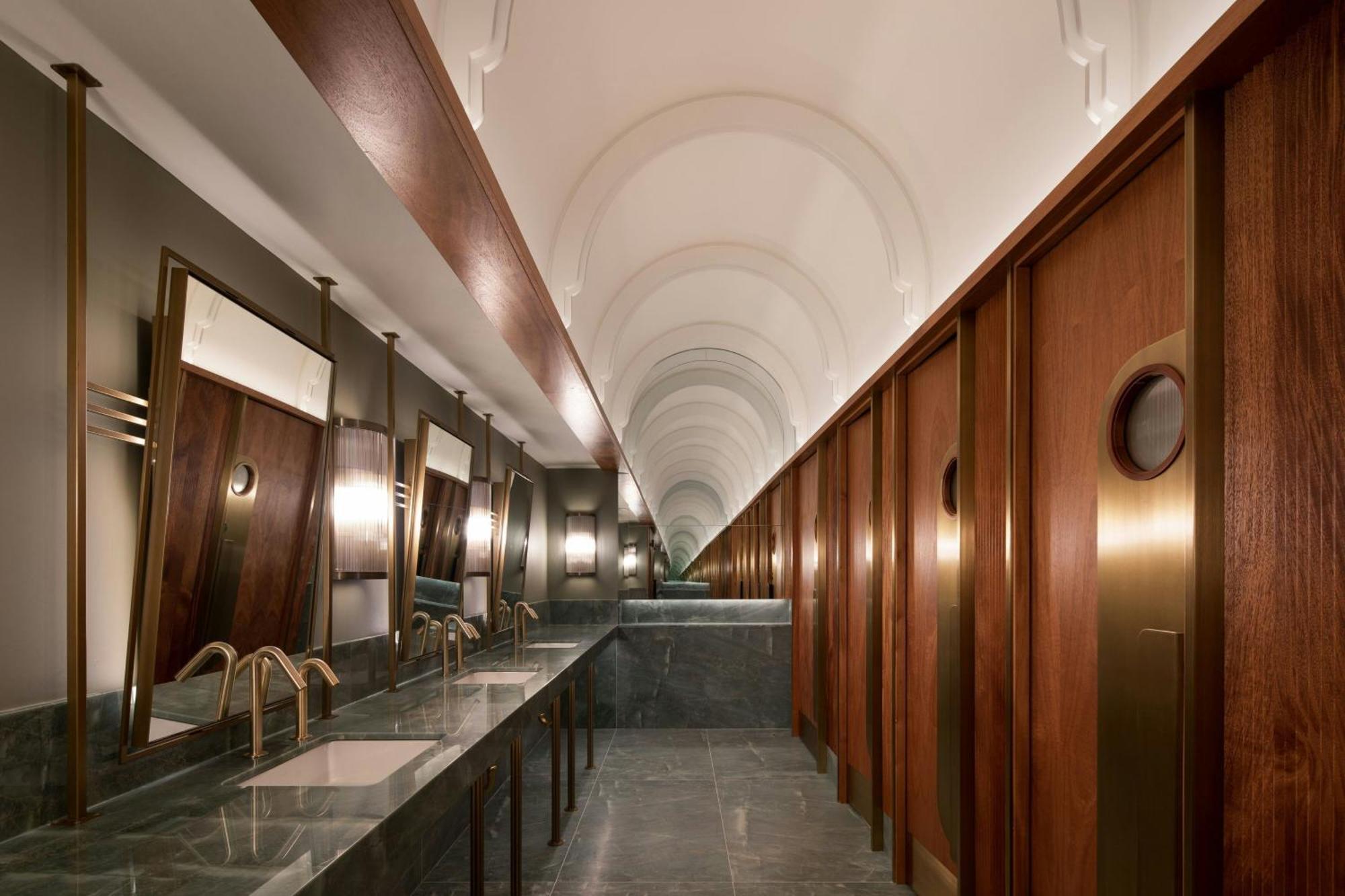 Honeyrose Hotel, Montreal, A Tribute Portfolio Hotel Exteriör bild The interior of the public lavatory at the station