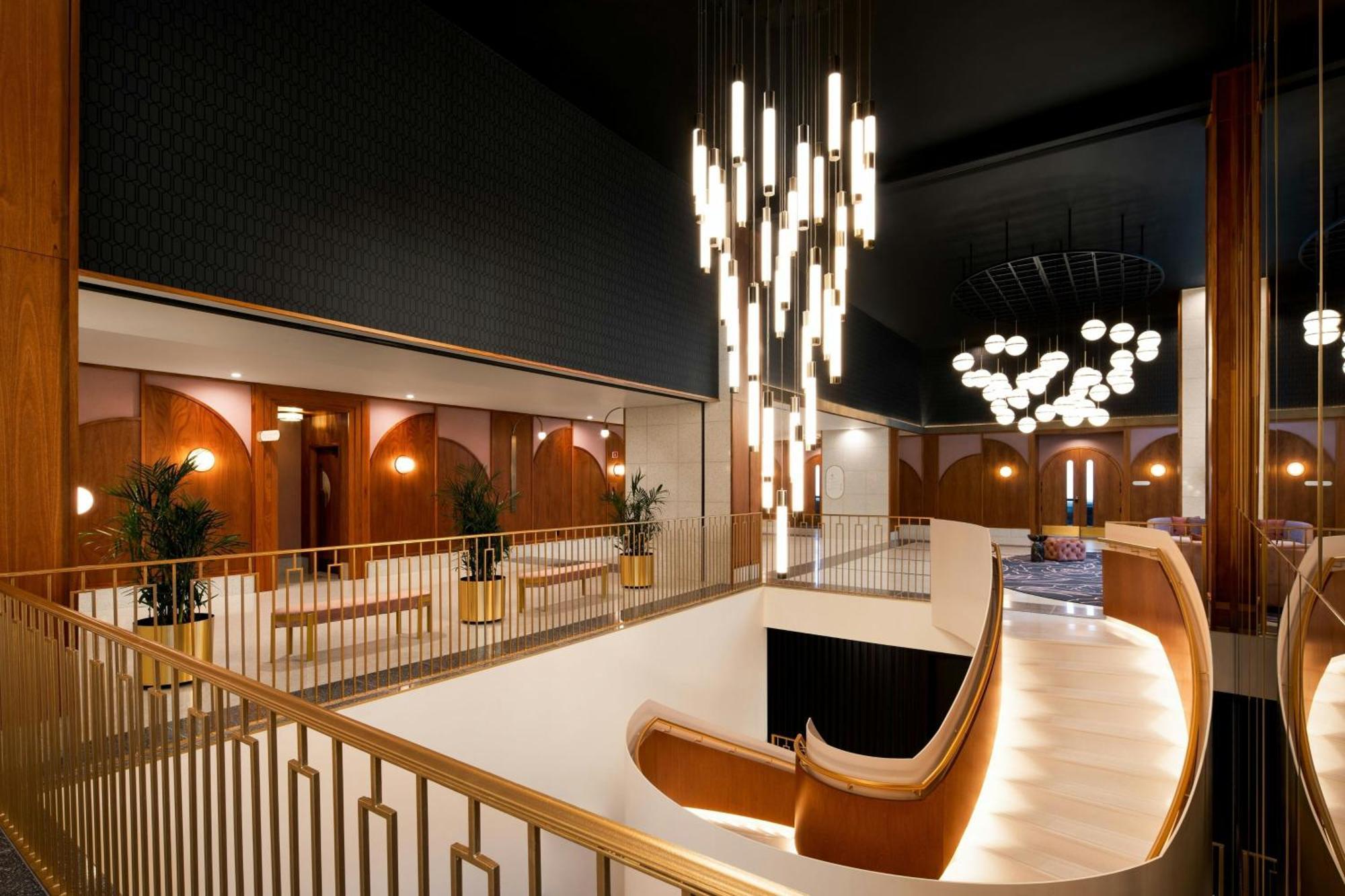 Honeyrose Hotel, Montreal, A Tribute Portfolio Hotel Exteriör bild The interior of the new terminal